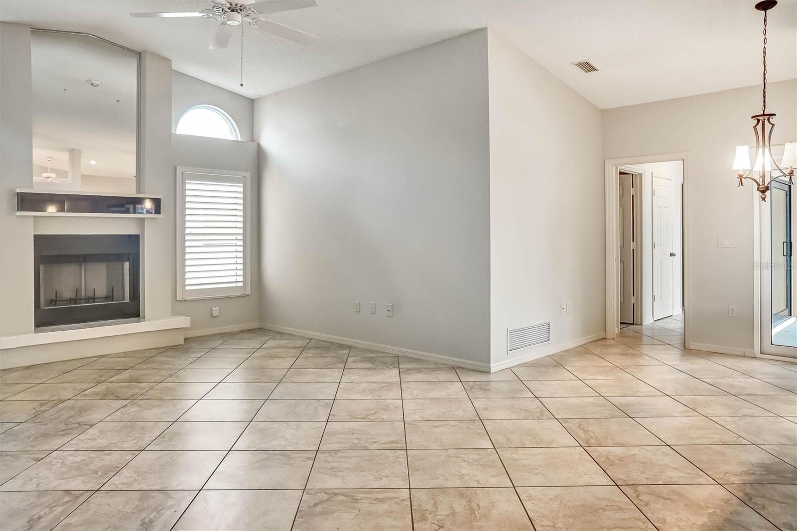 1565 WATERFORD DR — photo 13