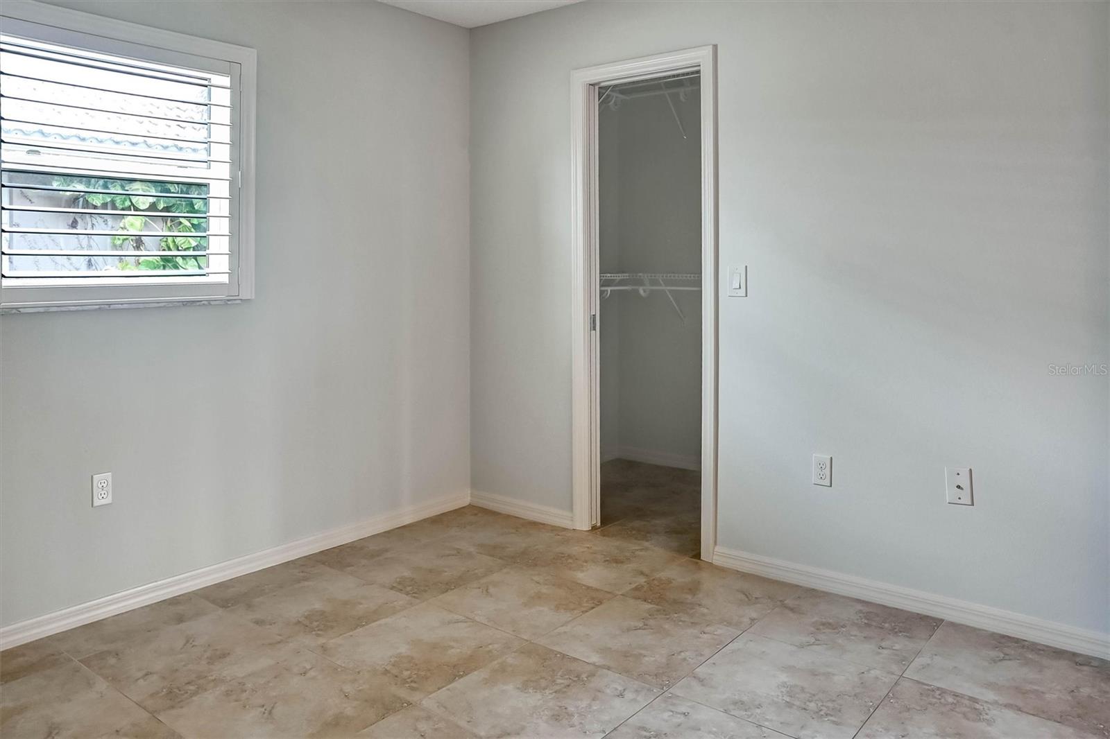 1565 WATERFORD DR — photo 27