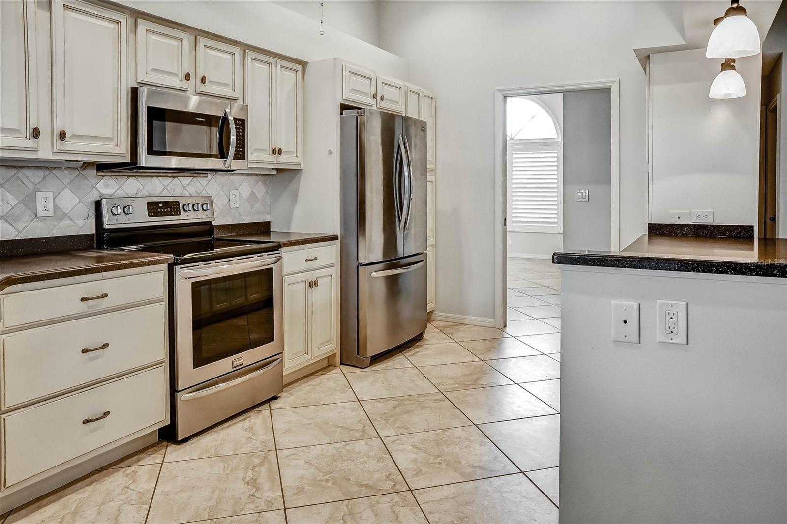 1565 WATERFORD DR — photo 18