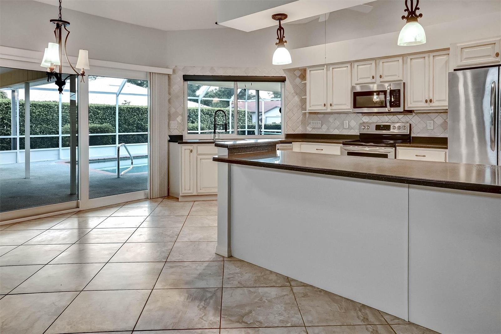 1565 WATERFORD DR — photo 17