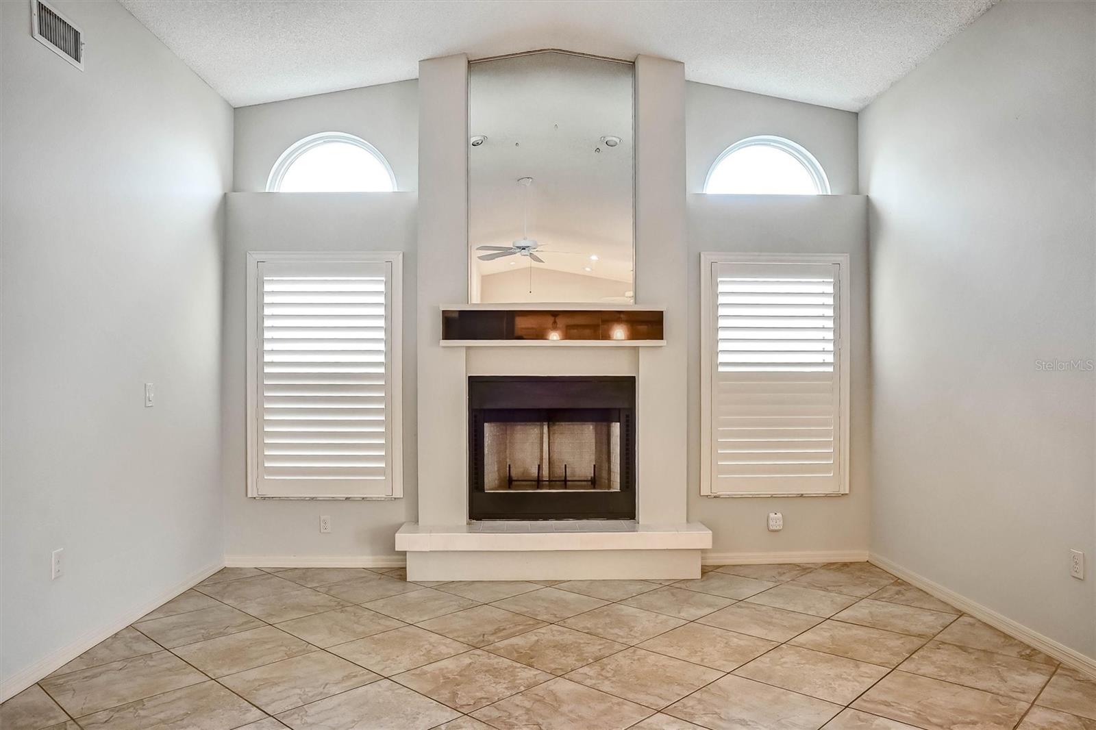1565 WATERFORD DR — photo 14