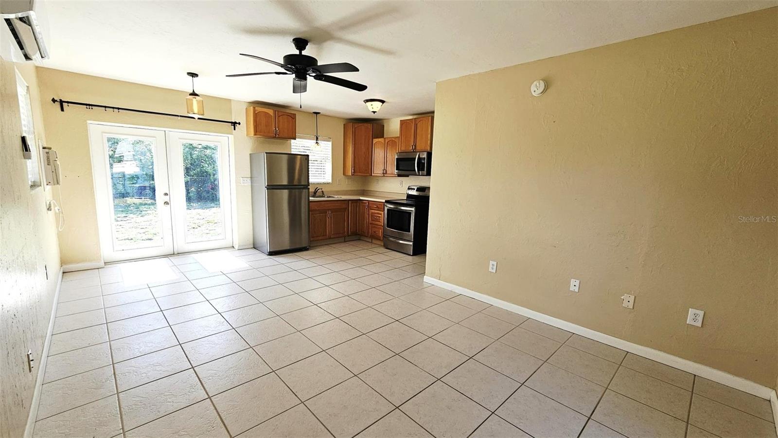 865 PALM AVE #A — photo 2