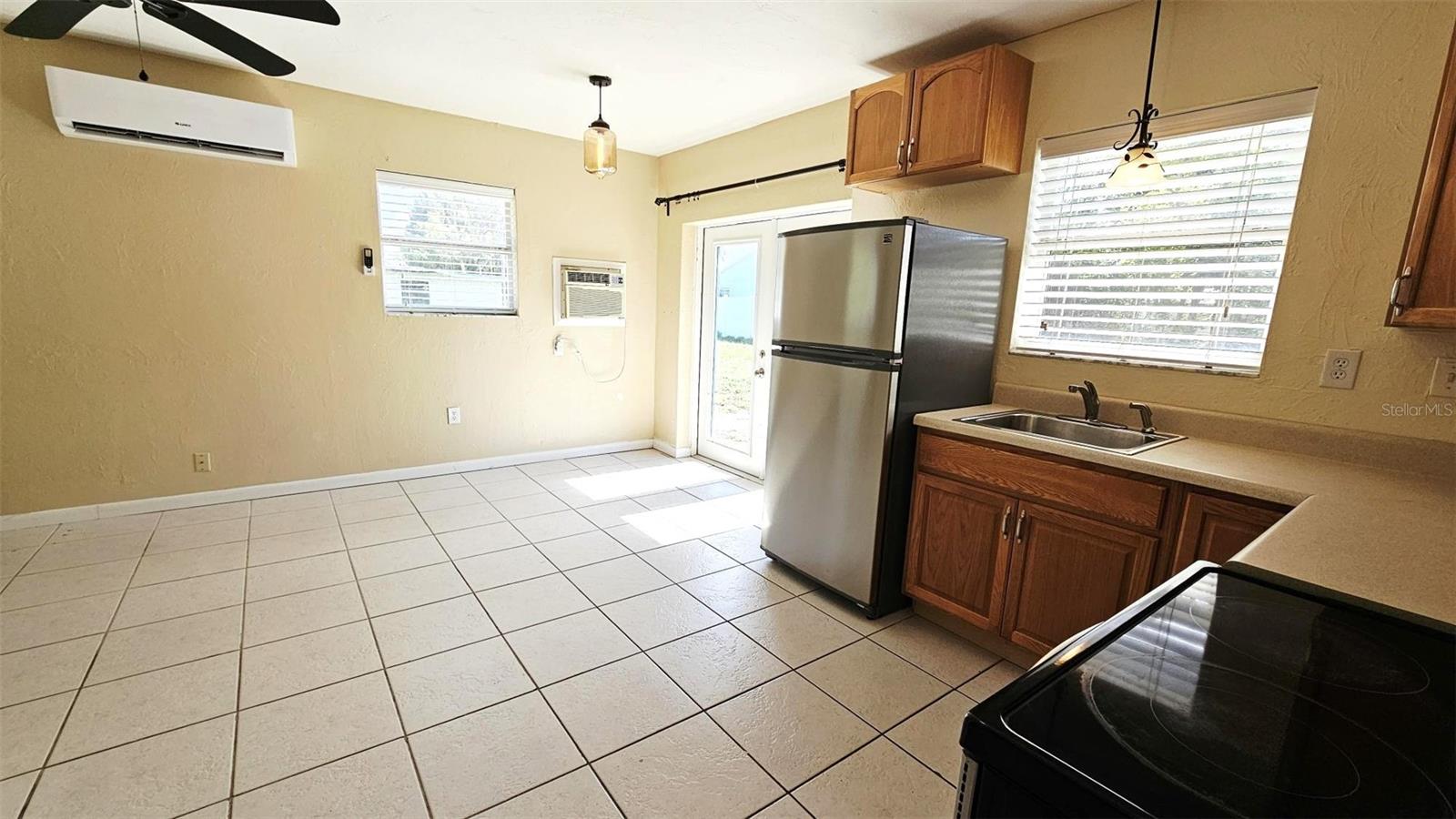865 PALM AVE #A — photo 6