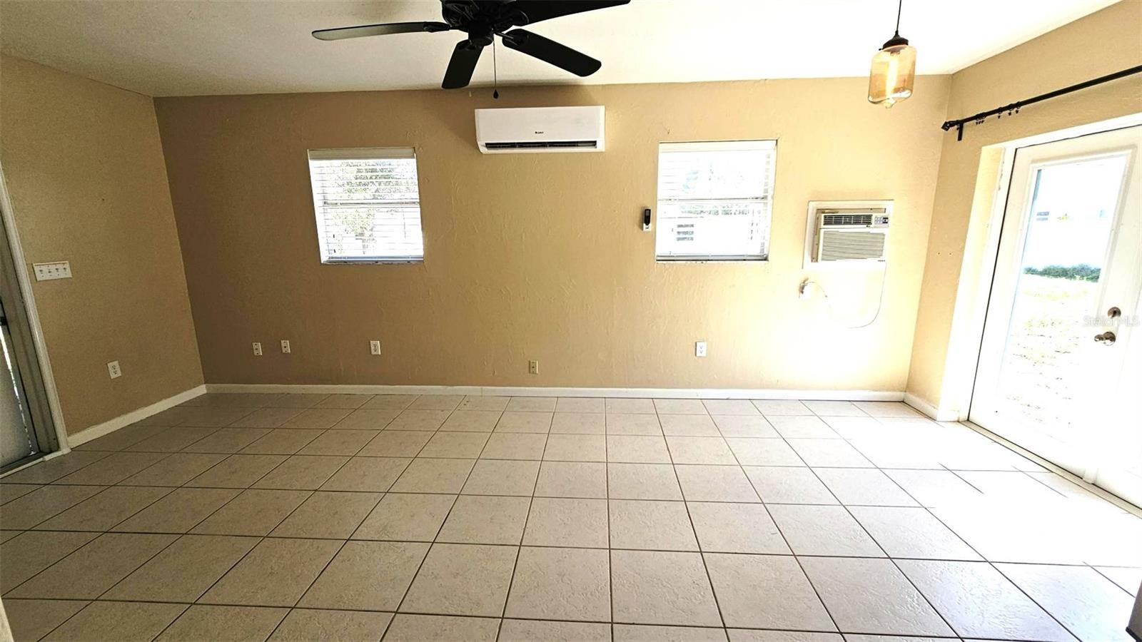 865 PALM AVE #A — photo 3