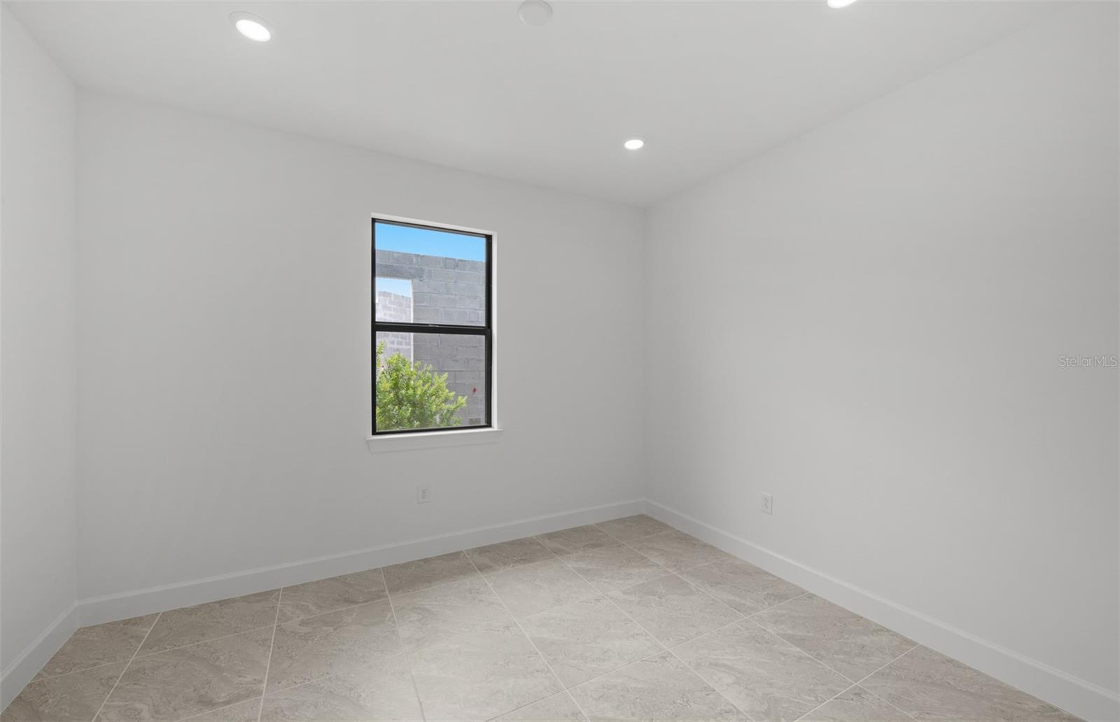 18604 HARBOR SANDS PL — photo 14