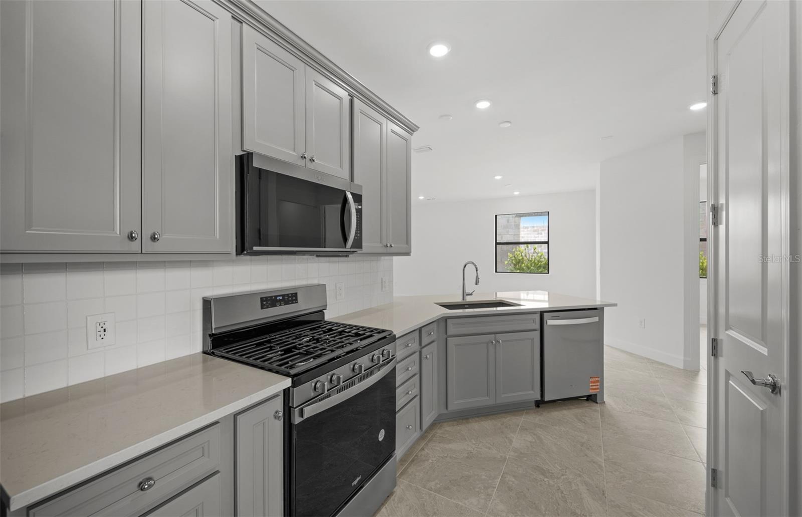 18604 HARBOR SANDS PL — photo 5