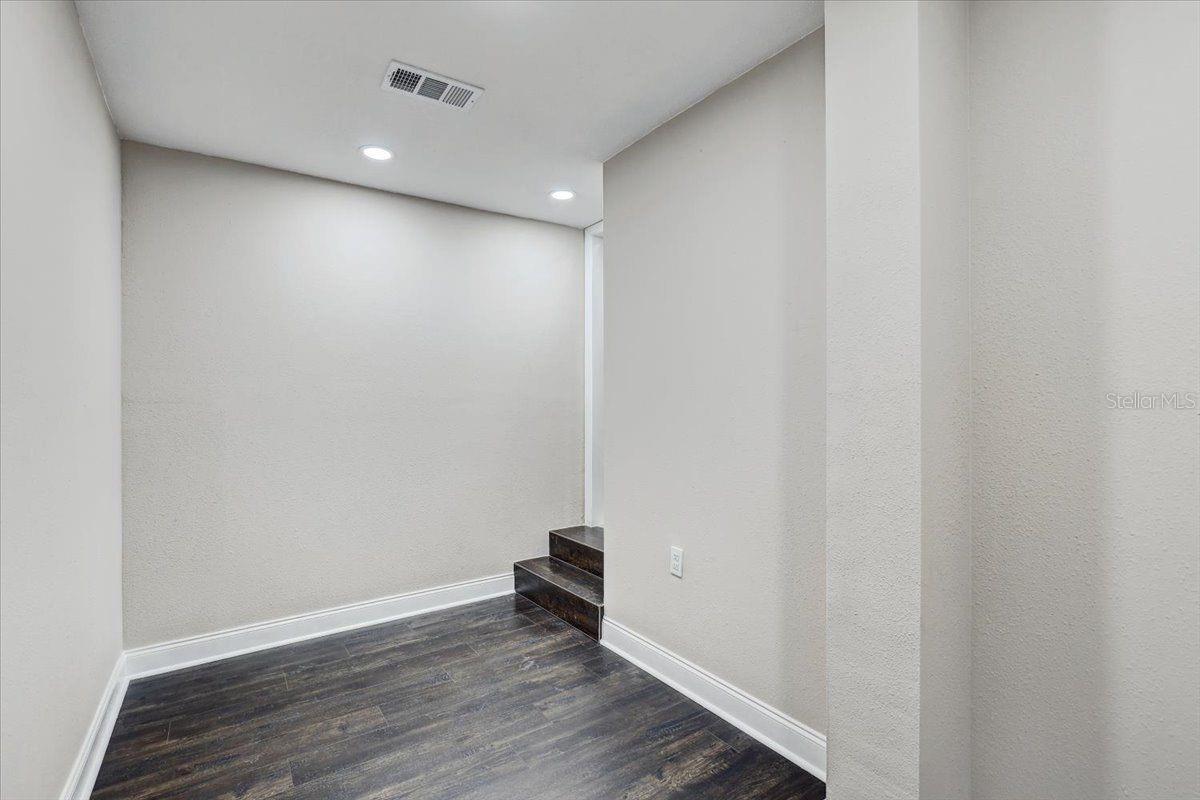7209 MEETING HOUSE LN — photo 37