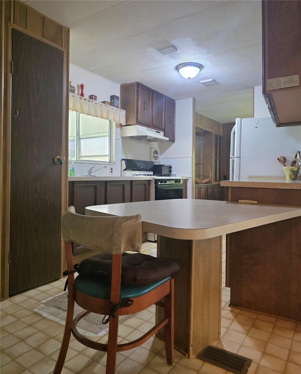 33600 ISABELLE DR — photo 10