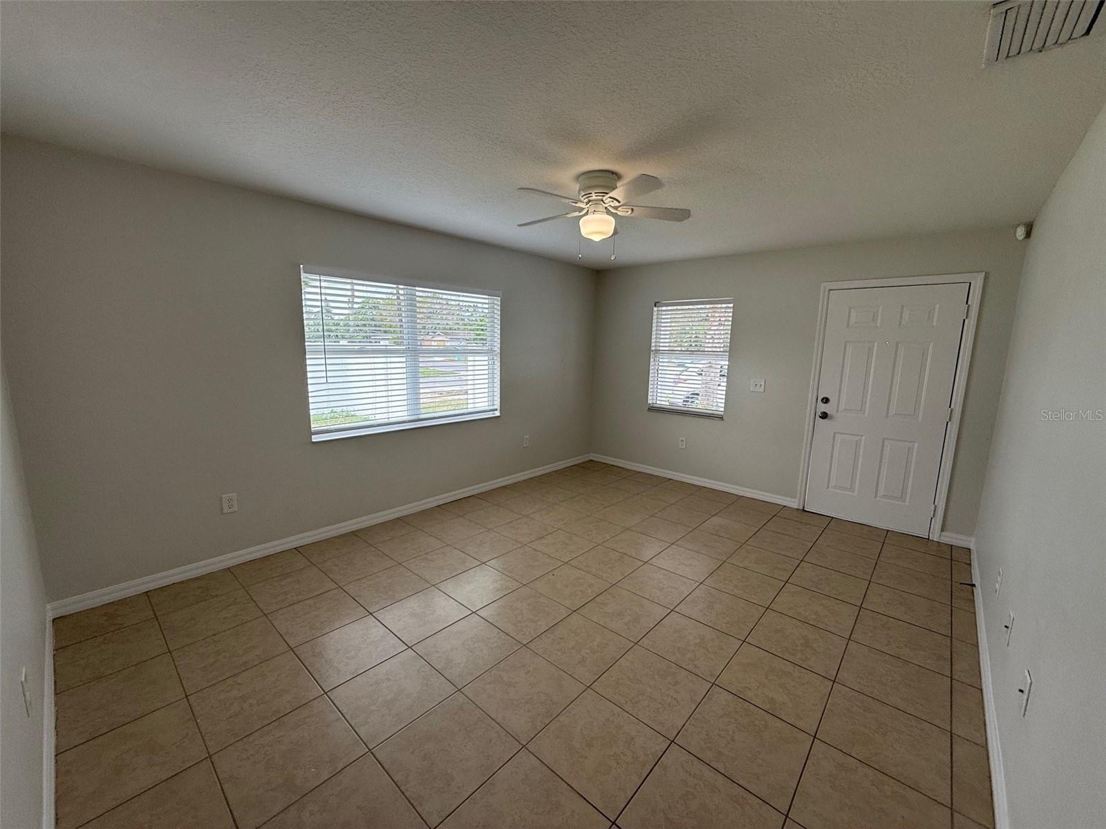 1802 MARTIN LUTHER KING AVE E — photo 3