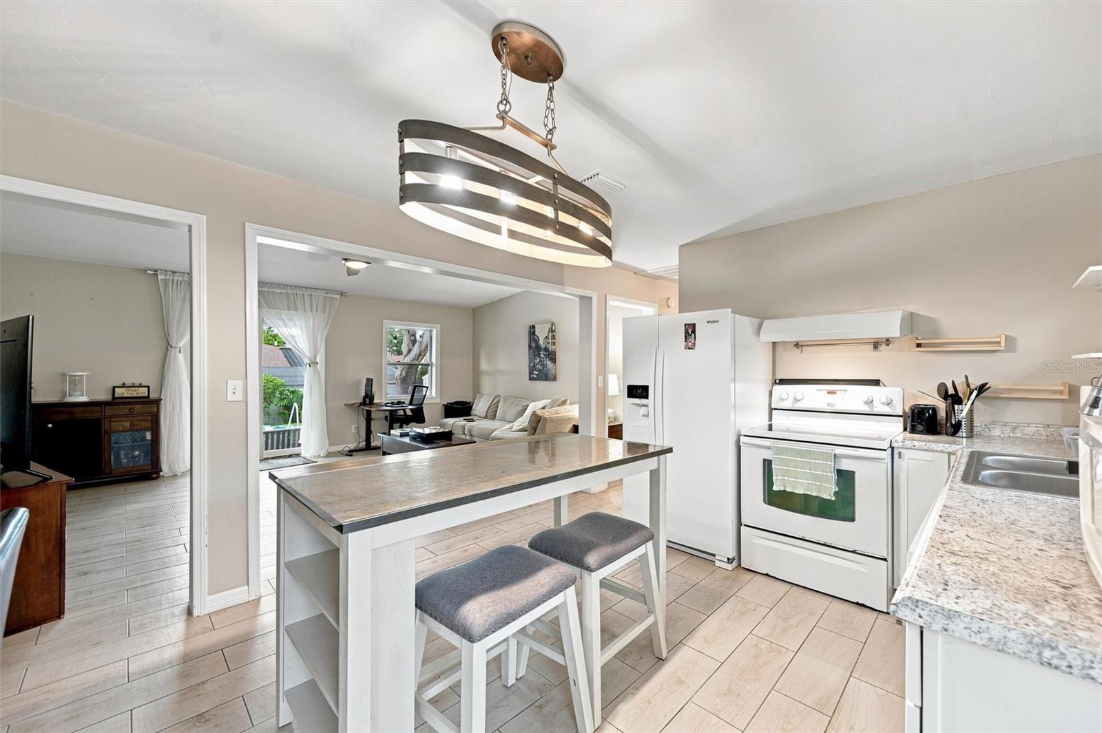 670 KIRKLAND CIR — photo 4