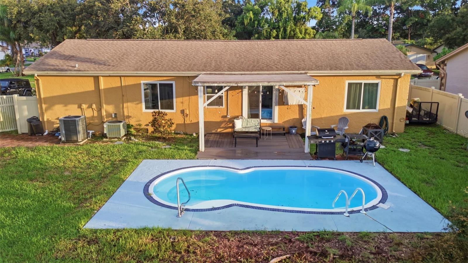 670 KIRKLAND CIR — photo 37