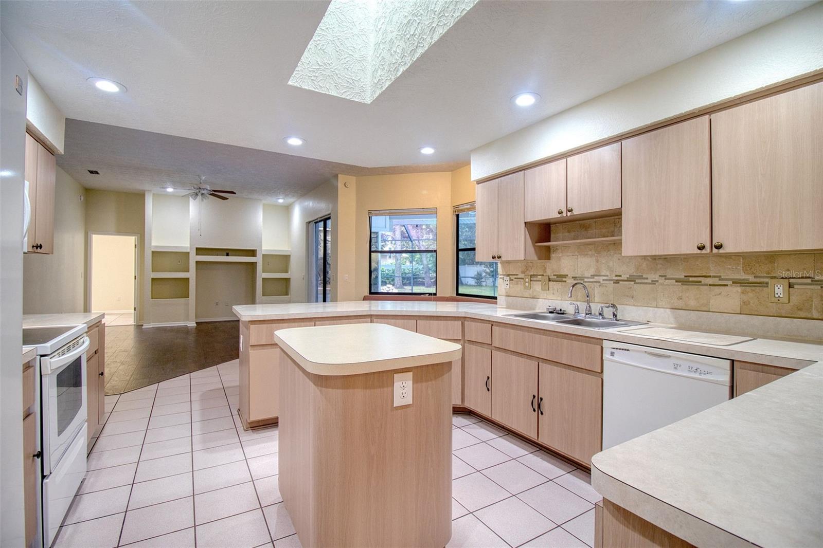 18608 AUTUMN LAKE BLVD — photo 13