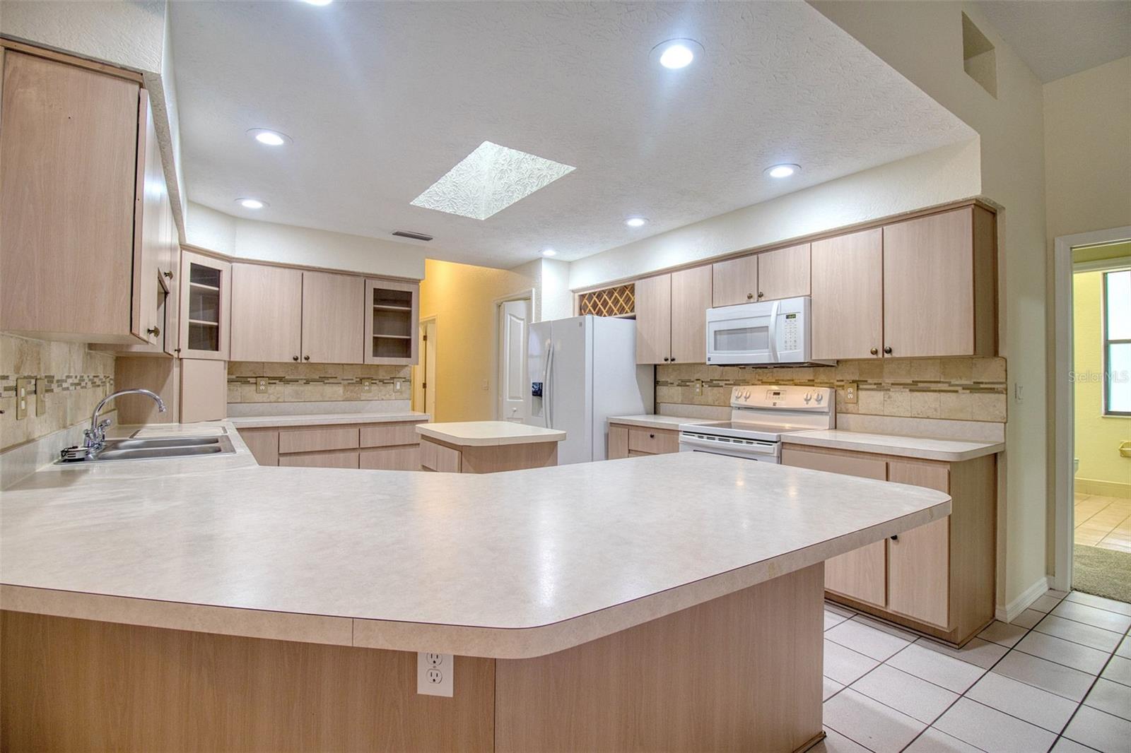 18608 AUTUMN LAKE BLVD — photo 12