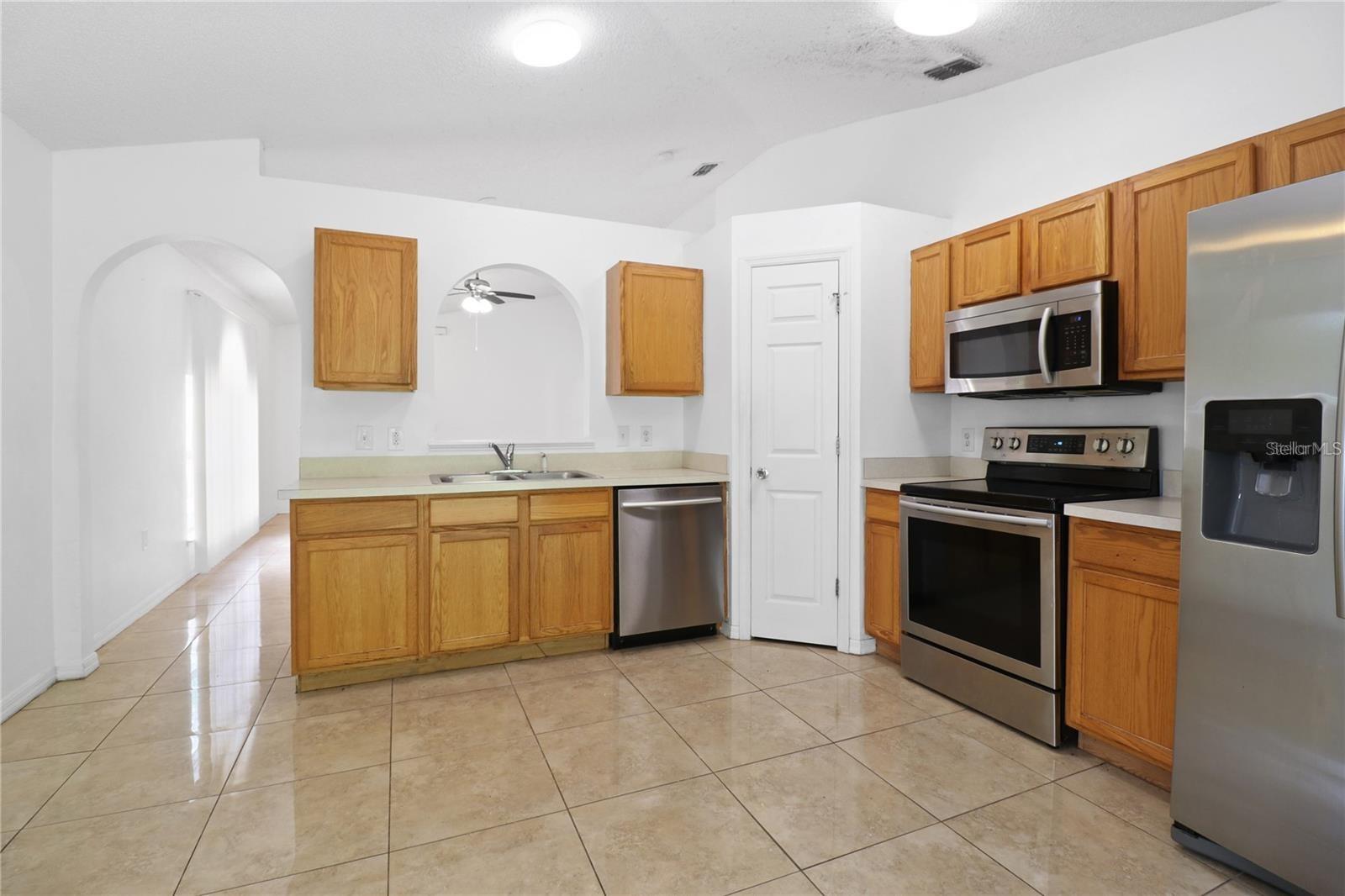 10437 OPUS DR — photo 16