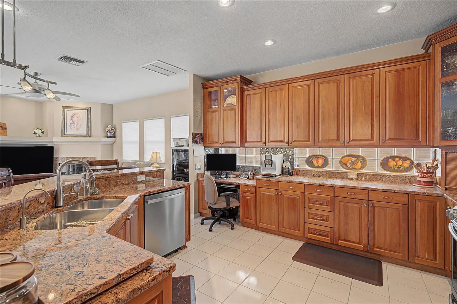 2093 SWAN LN — photo 16