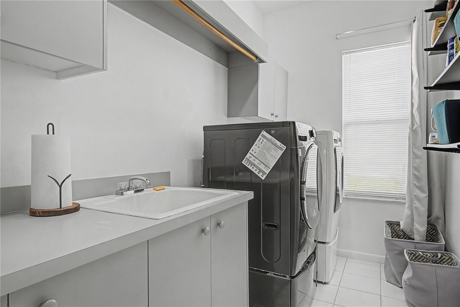 2093 SWAN LN — photo 38