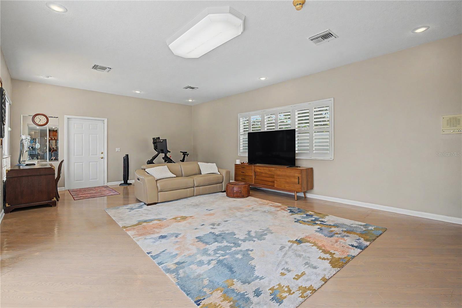 2093 SWAN LN — photo 35