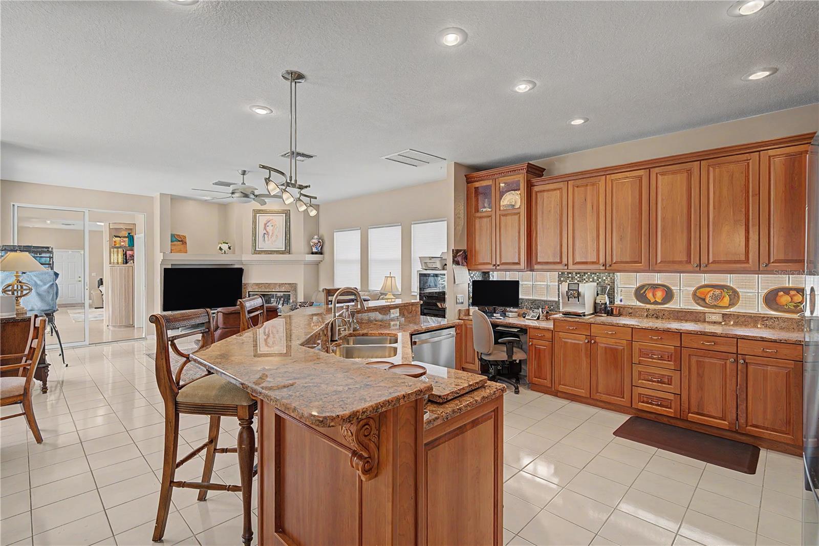 2093 SWAN LN — photo 15