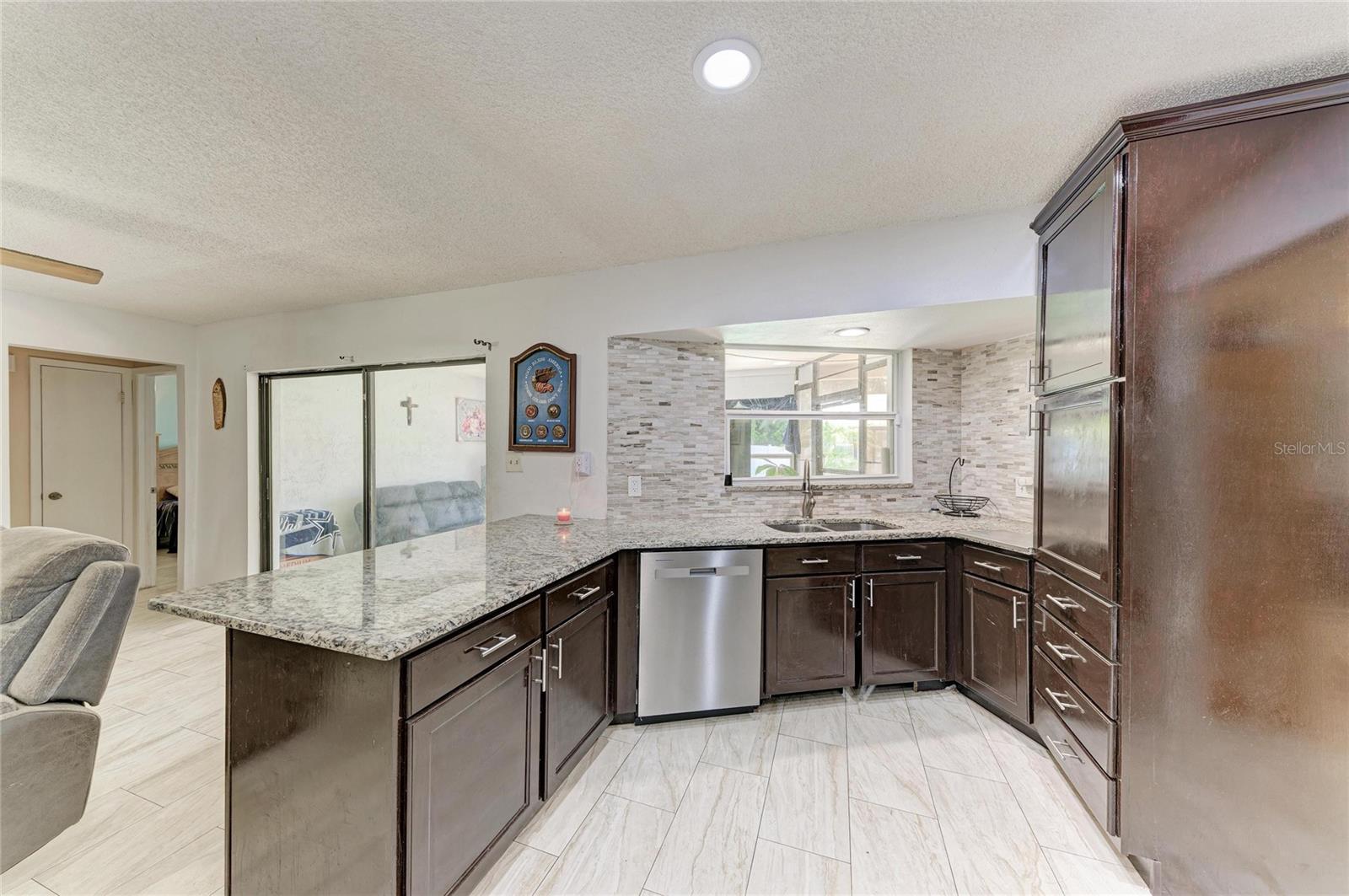 1520 SUNNYHILLS DR — photo 9