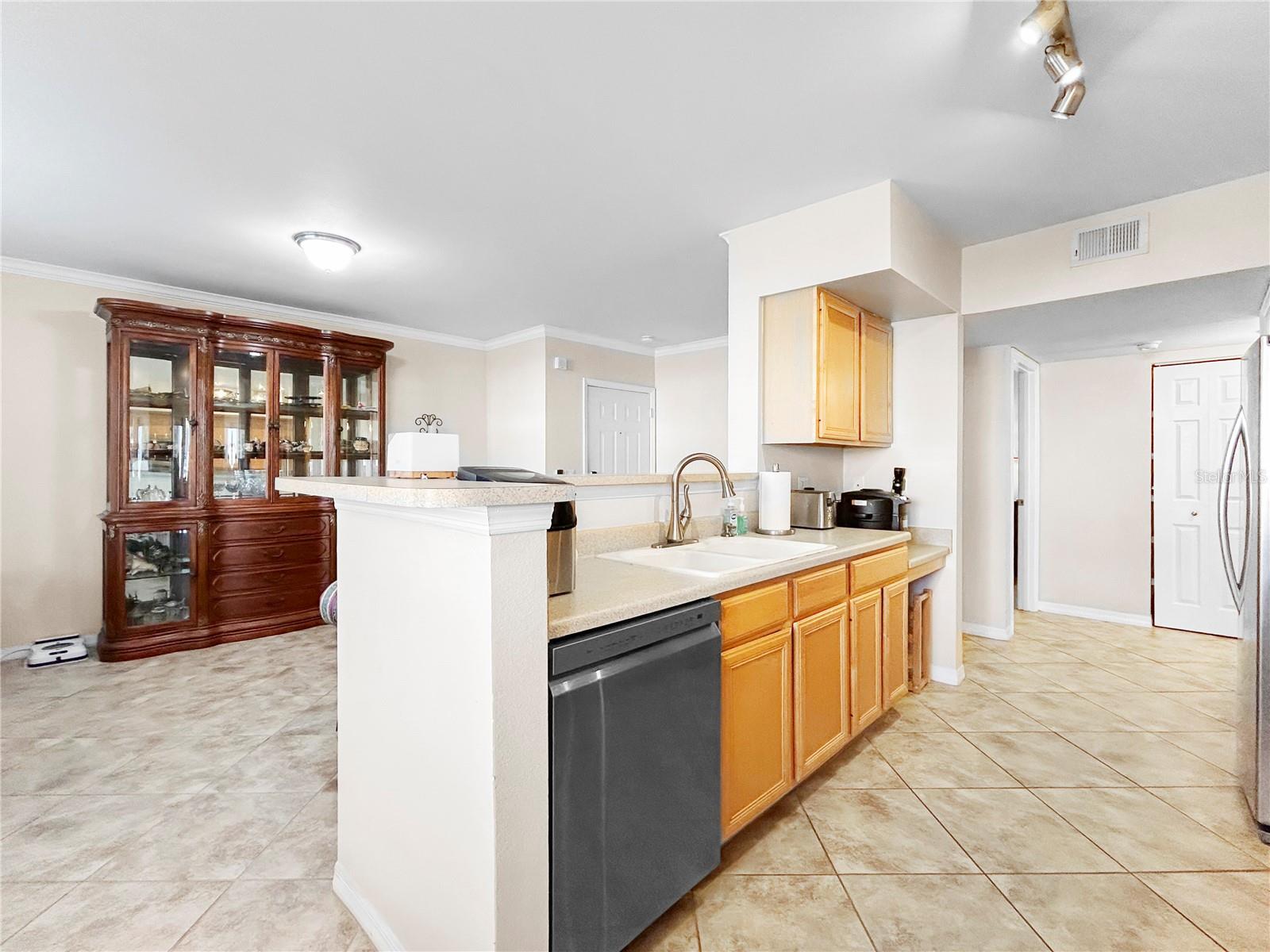 1025 VILLAGIO CIR #101 — photo 9
