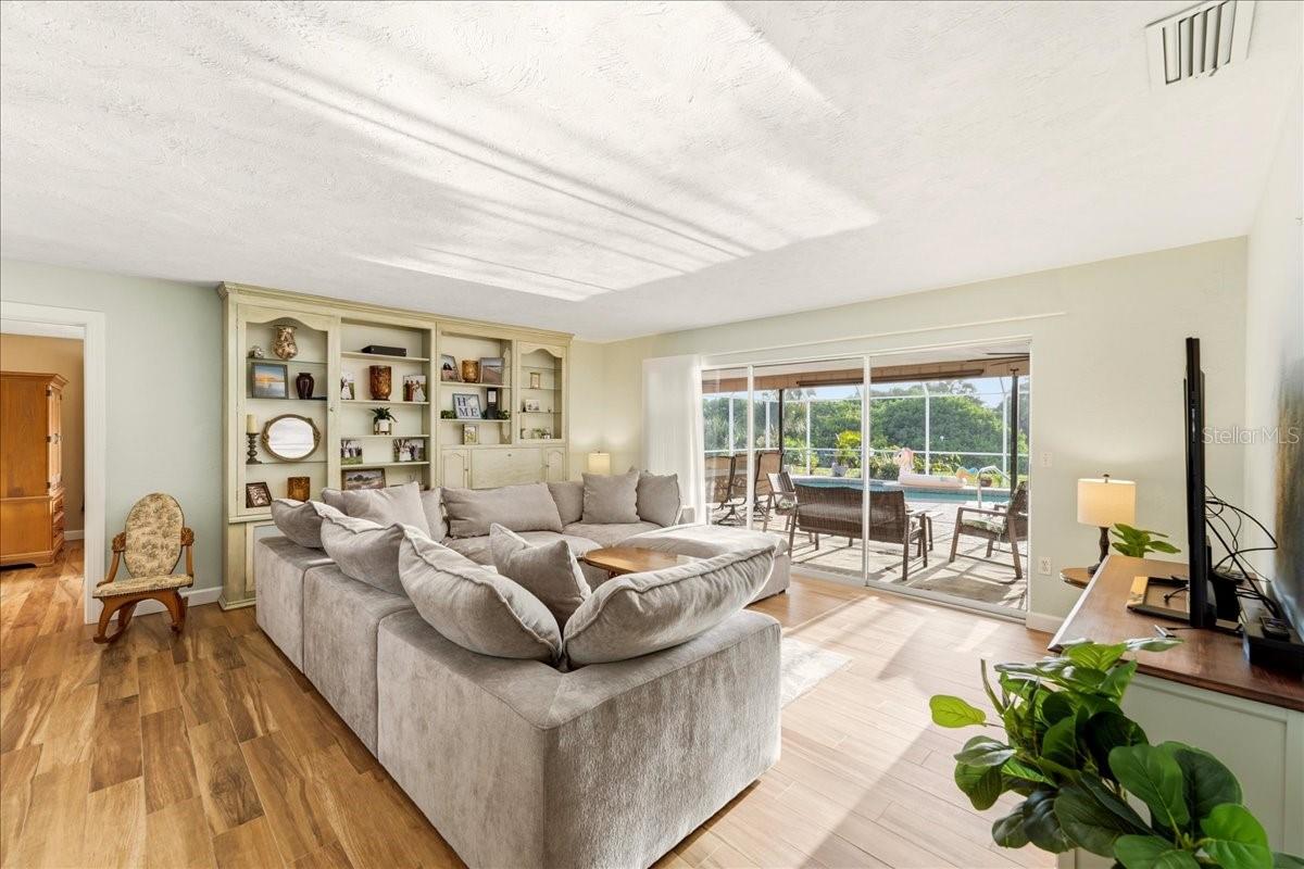 413 SIGNORELLI DR — photo 9