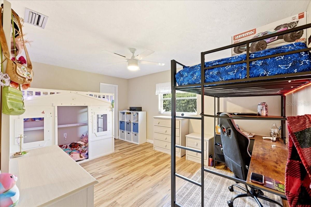 413 SIGNORELLI DR — photo 34
