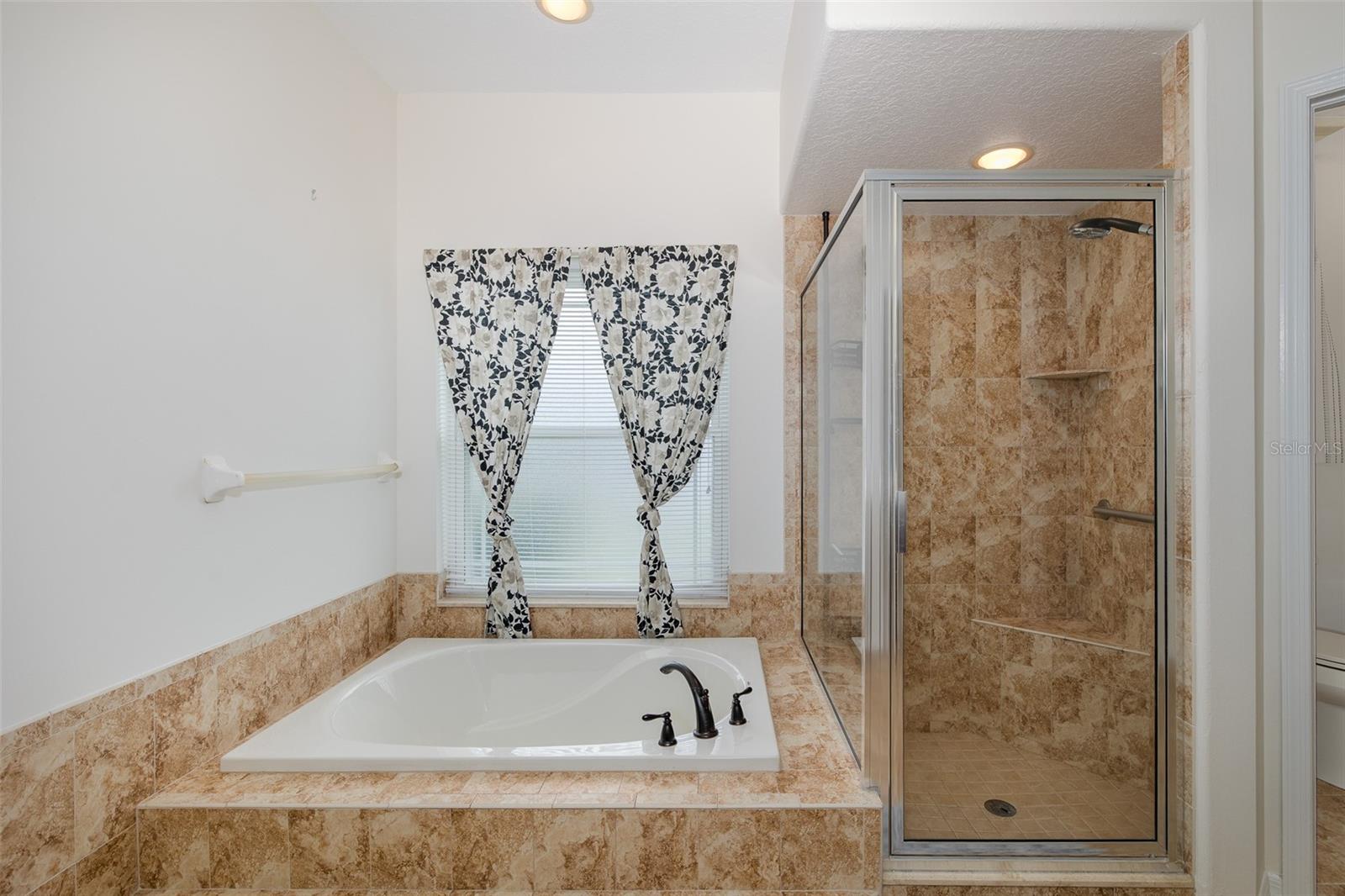 18822 MAJESTIC OAK CT — photo 38