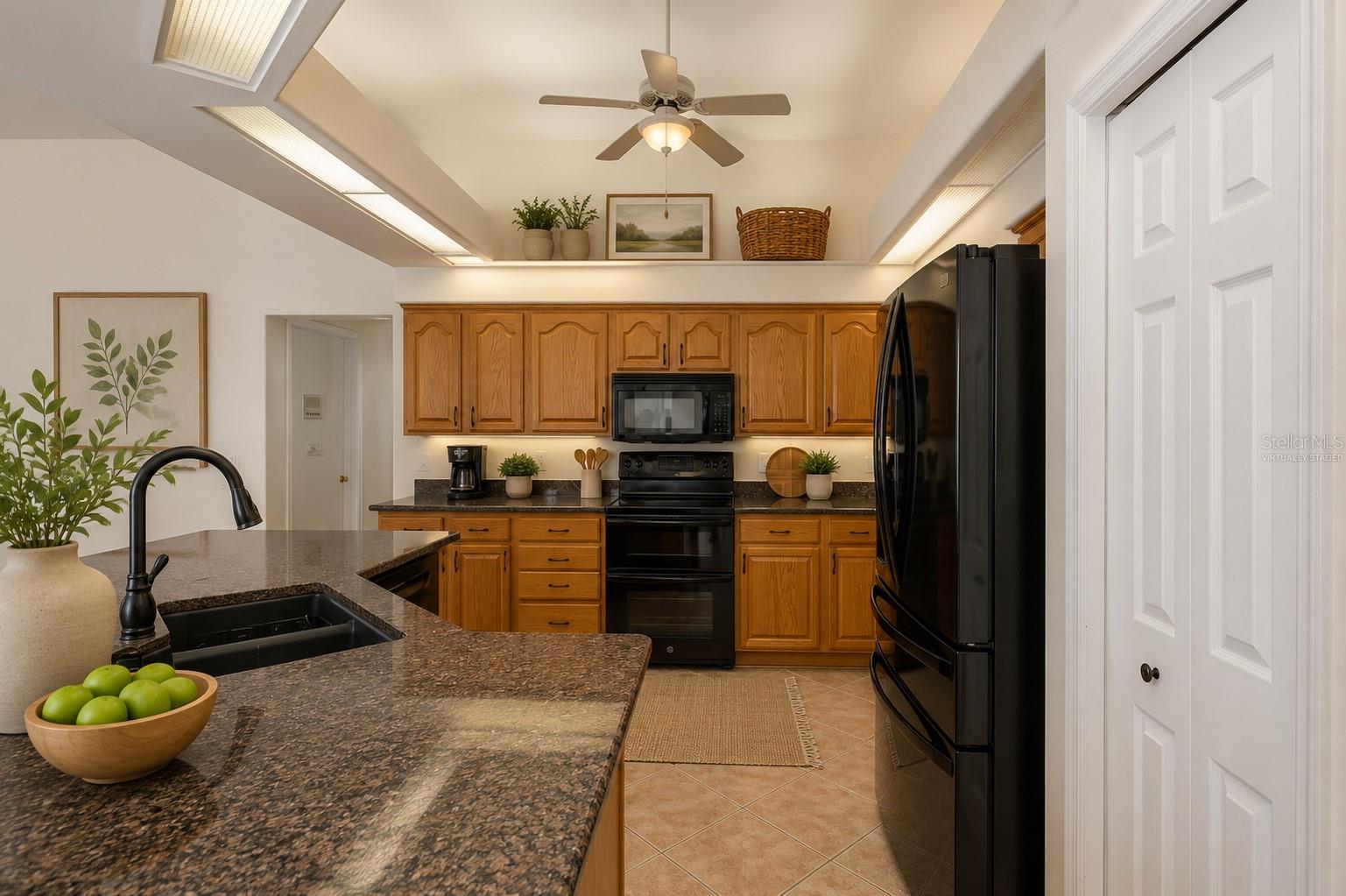 18822 MAJESTIC OAK CT — photo 24