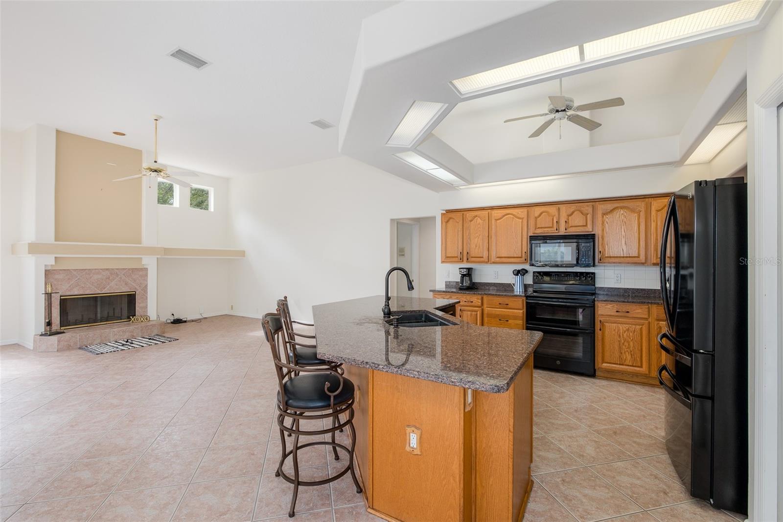 18822 MAJESTIC OAK CT — photo 23