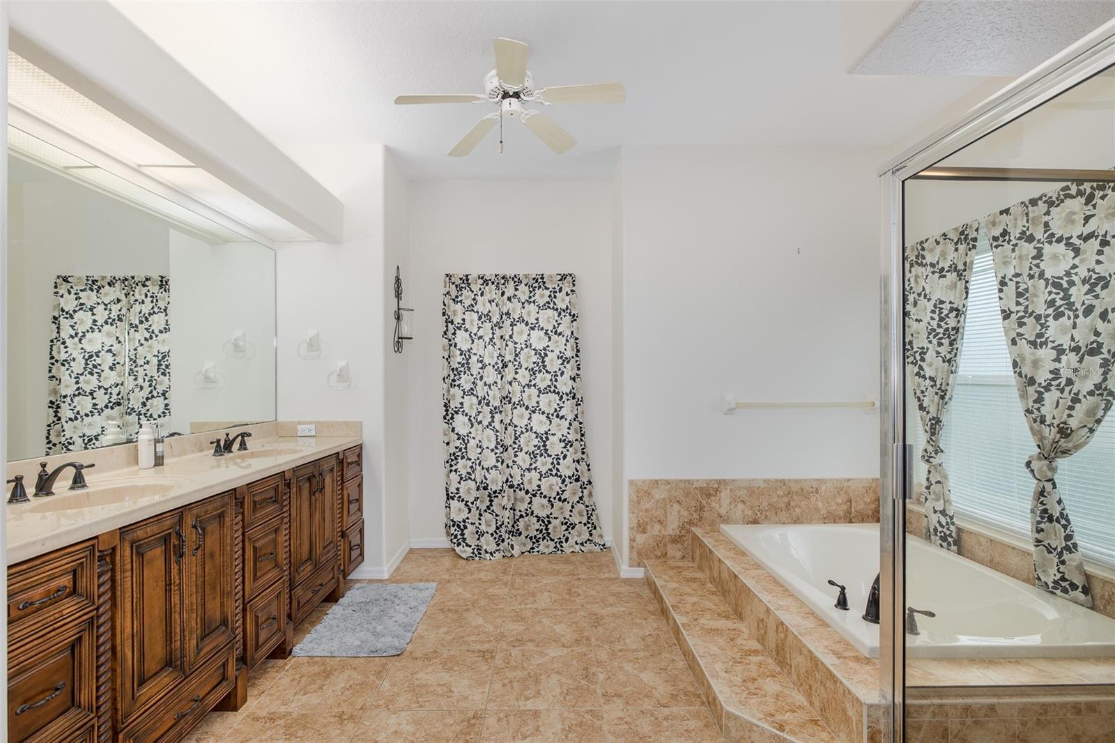 18822 MAJESTIC OAK CT — photo 37