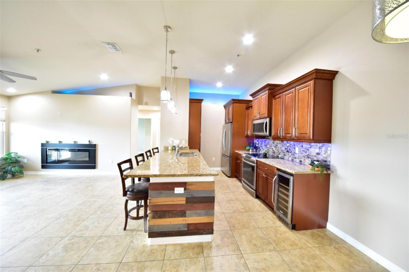 6420 BANYAN BLVD #303 — photo 3