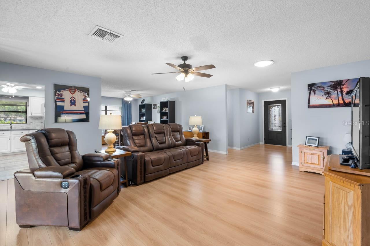 1317 LELAND DR — photo 8