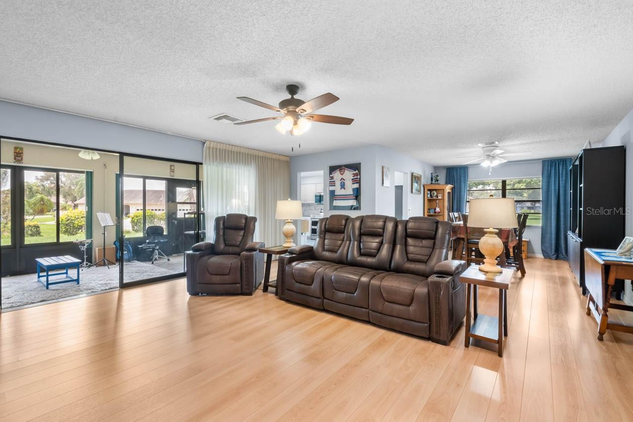 1317 LELAND DR — photo 9
