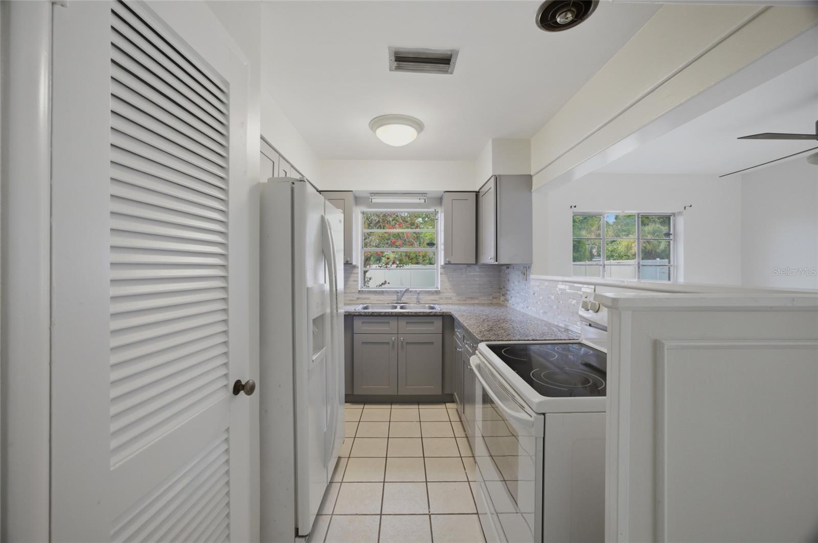 808 N MACDILL AVE — photo 11