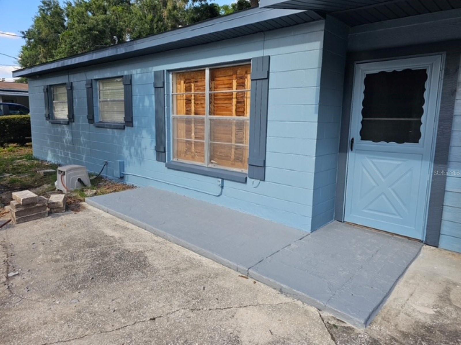 10209 LOLA ST — photo 2