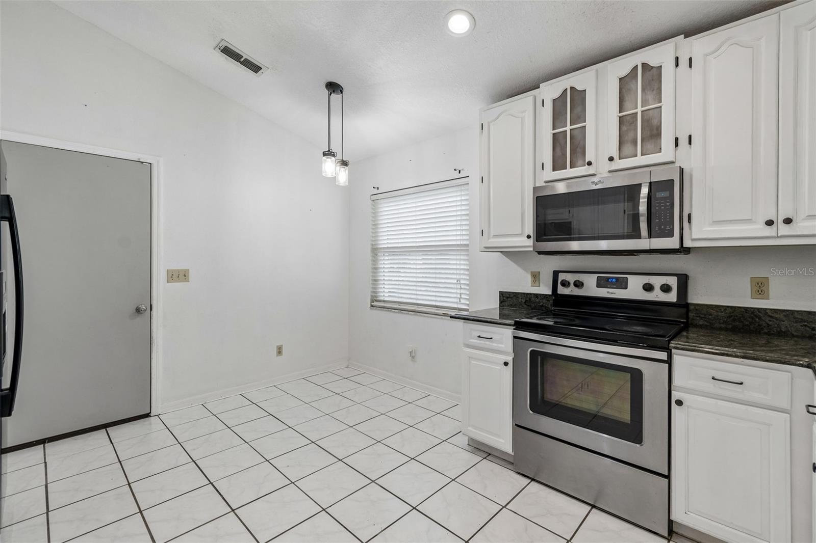 4133 BARRET AVE — photo 9