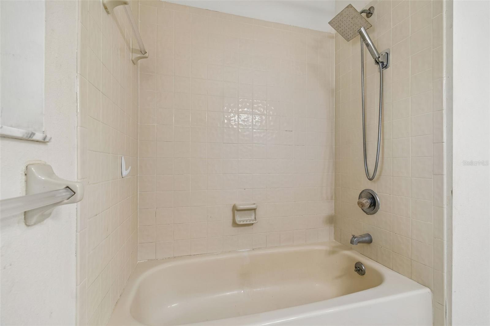 4133 BARRET AVE — photo 18