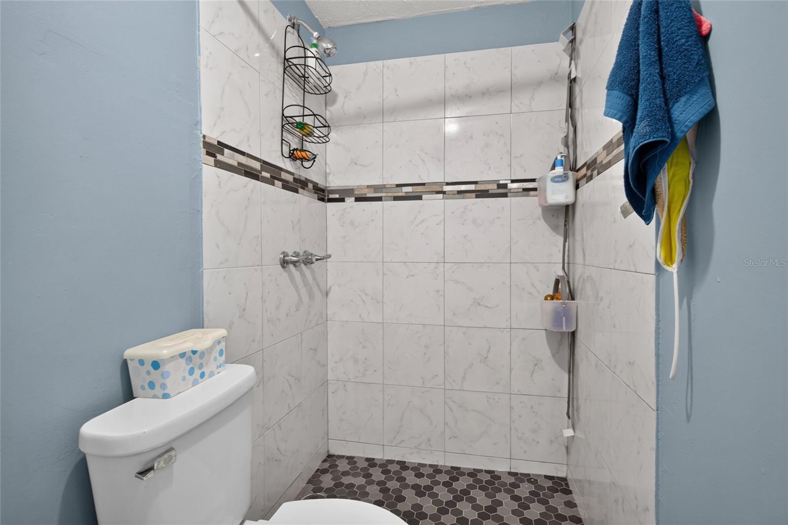 6711 GLEN FOREST CT — photo 27