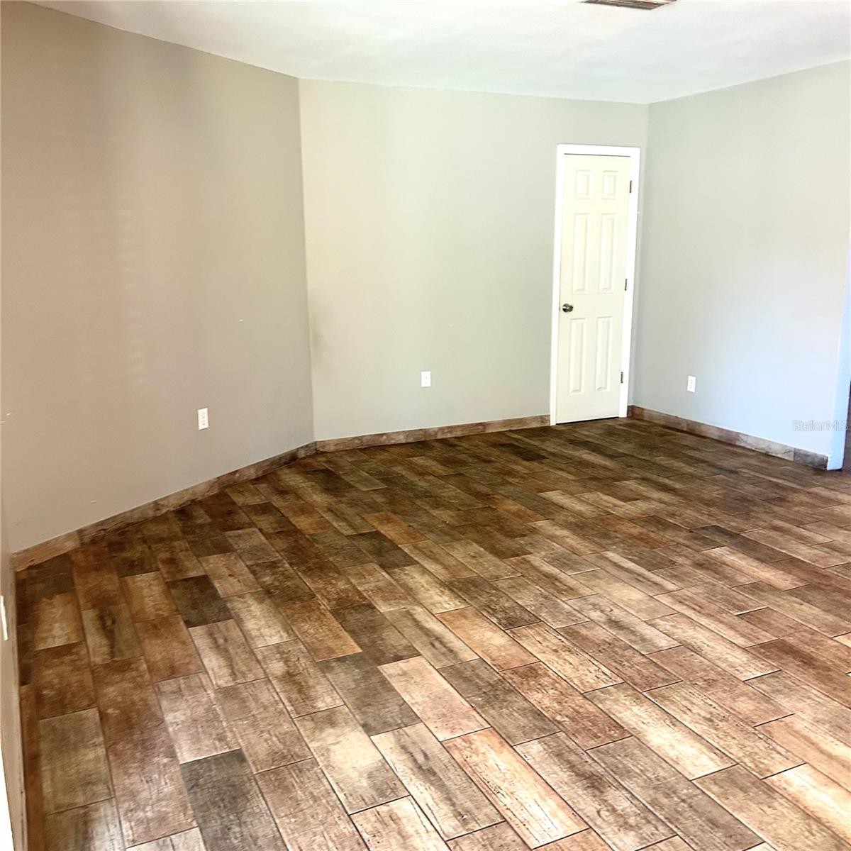 2152 GREENBRIAR BLVD — photo 13
