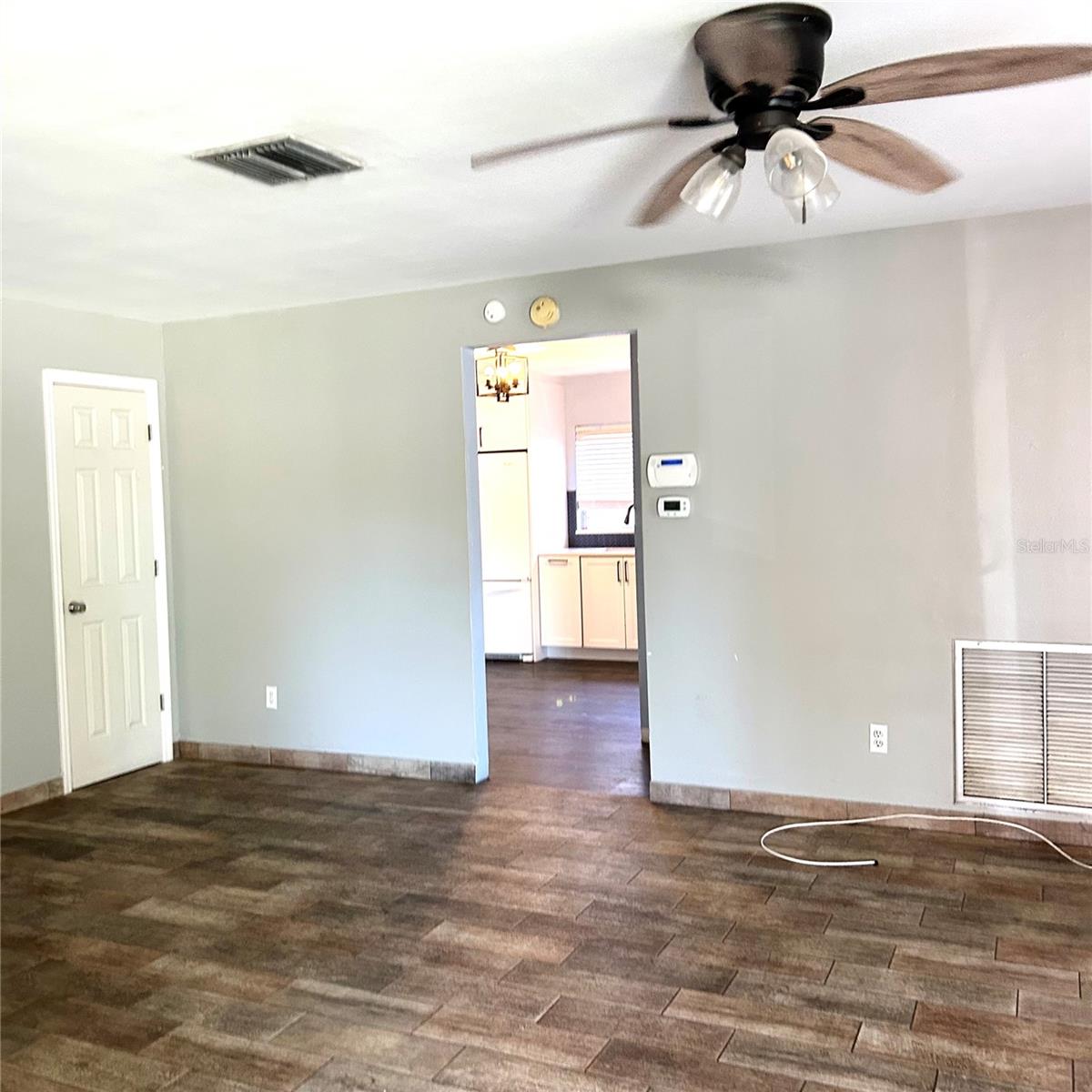 2152 GREENBRIAR BLVD — photo 4