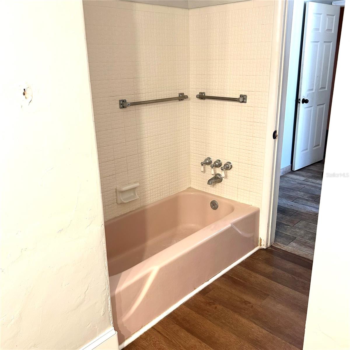 2152 GREENBRIAR BLVD — photo 23
