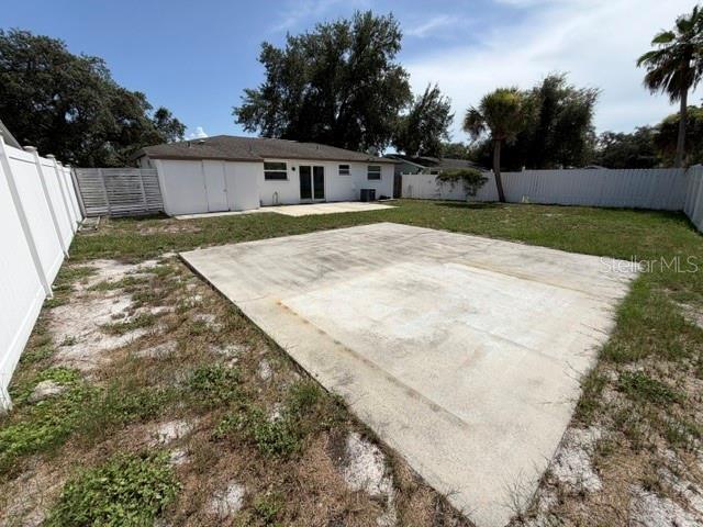 7904 WOODVINE CIR — photo 20