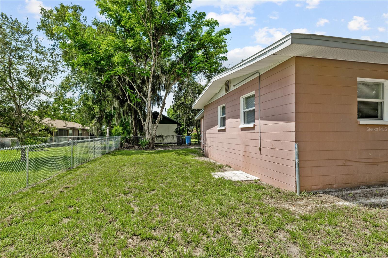 5225 PEACH AVE — photo 23