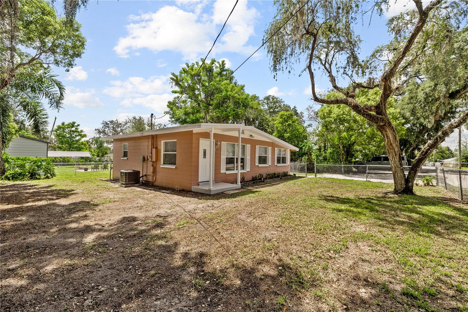 5225 PEACH AVE — photo 2