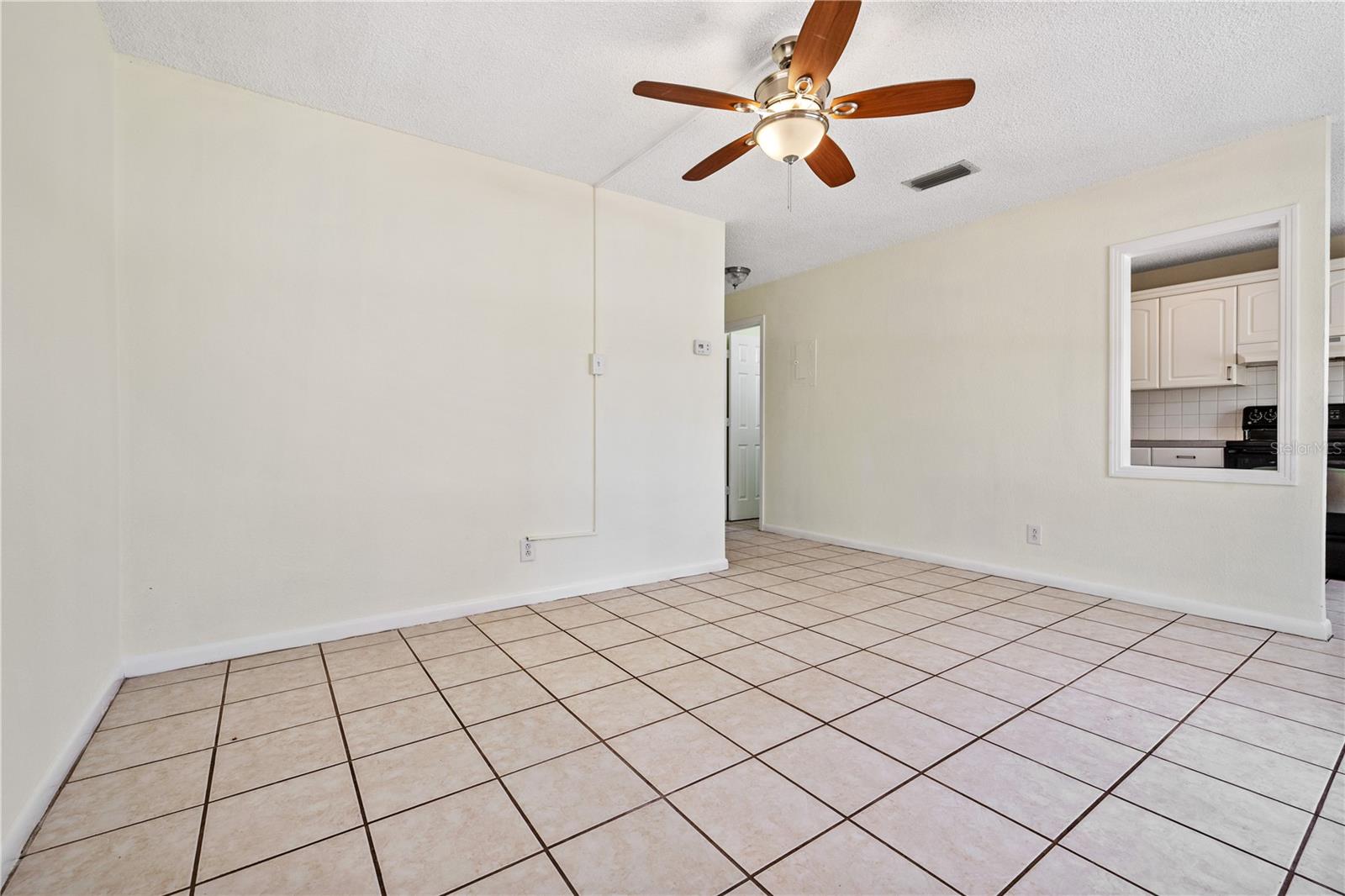 5225 PEACH AVE — photo 4