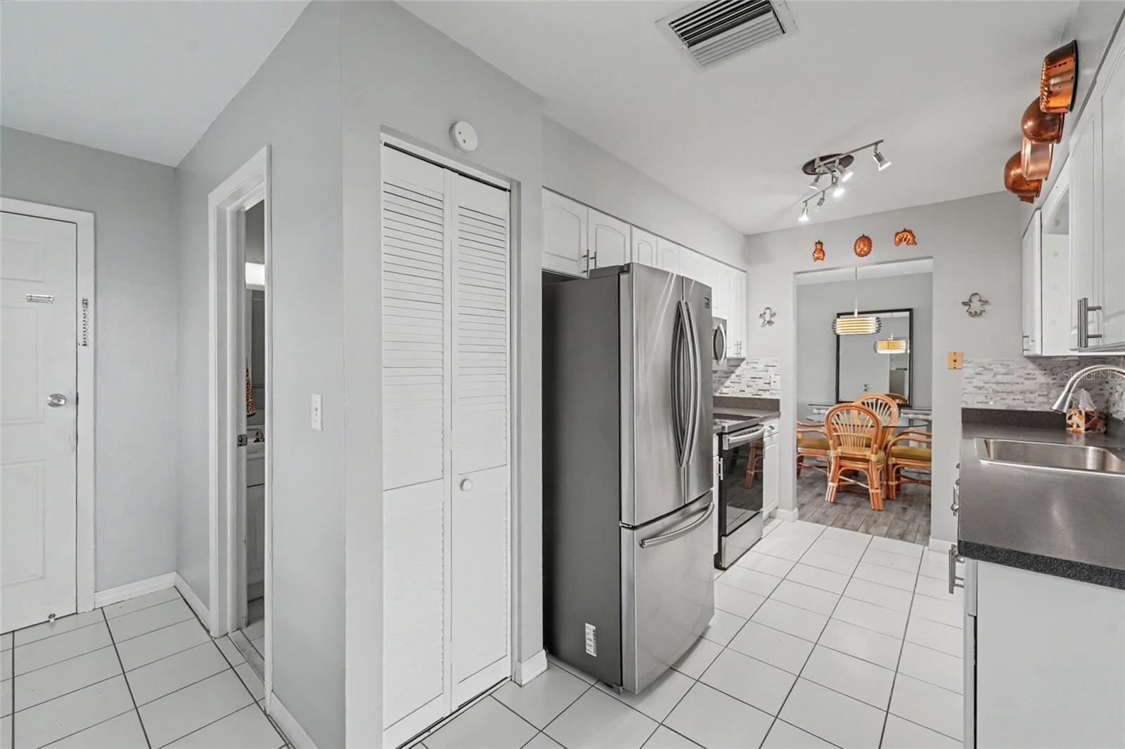 1496 QUEEN ANNE DR — photo 13