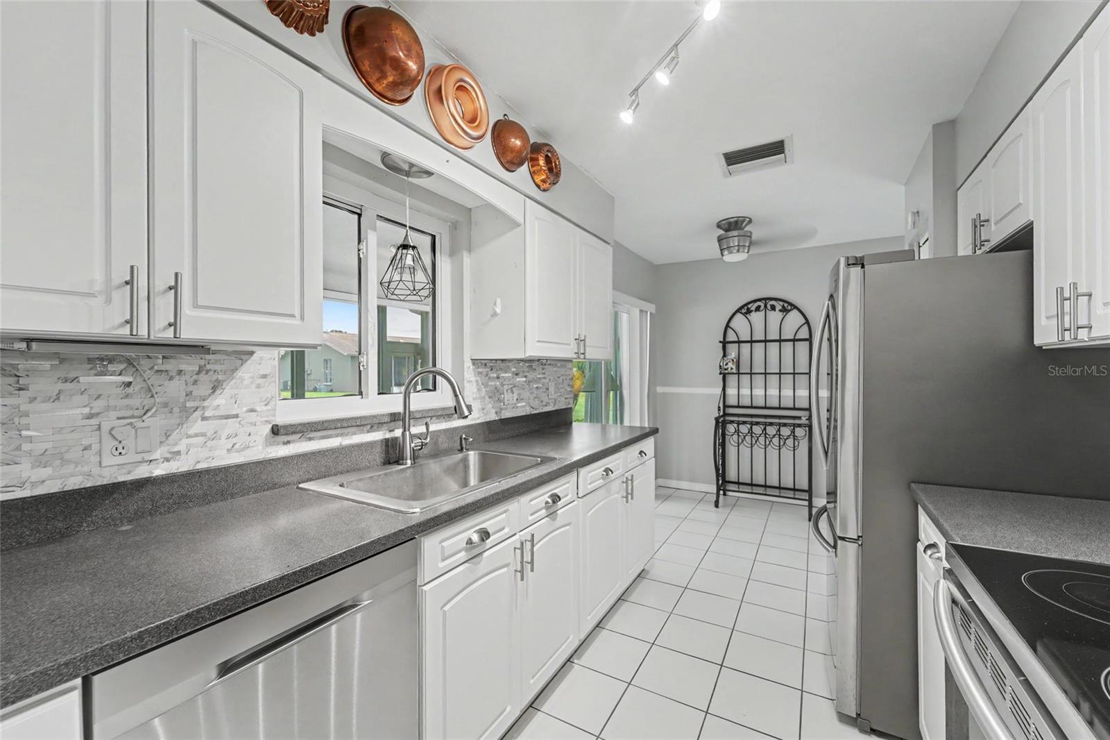 1496 QUEEN ANNE DR — photo 11
