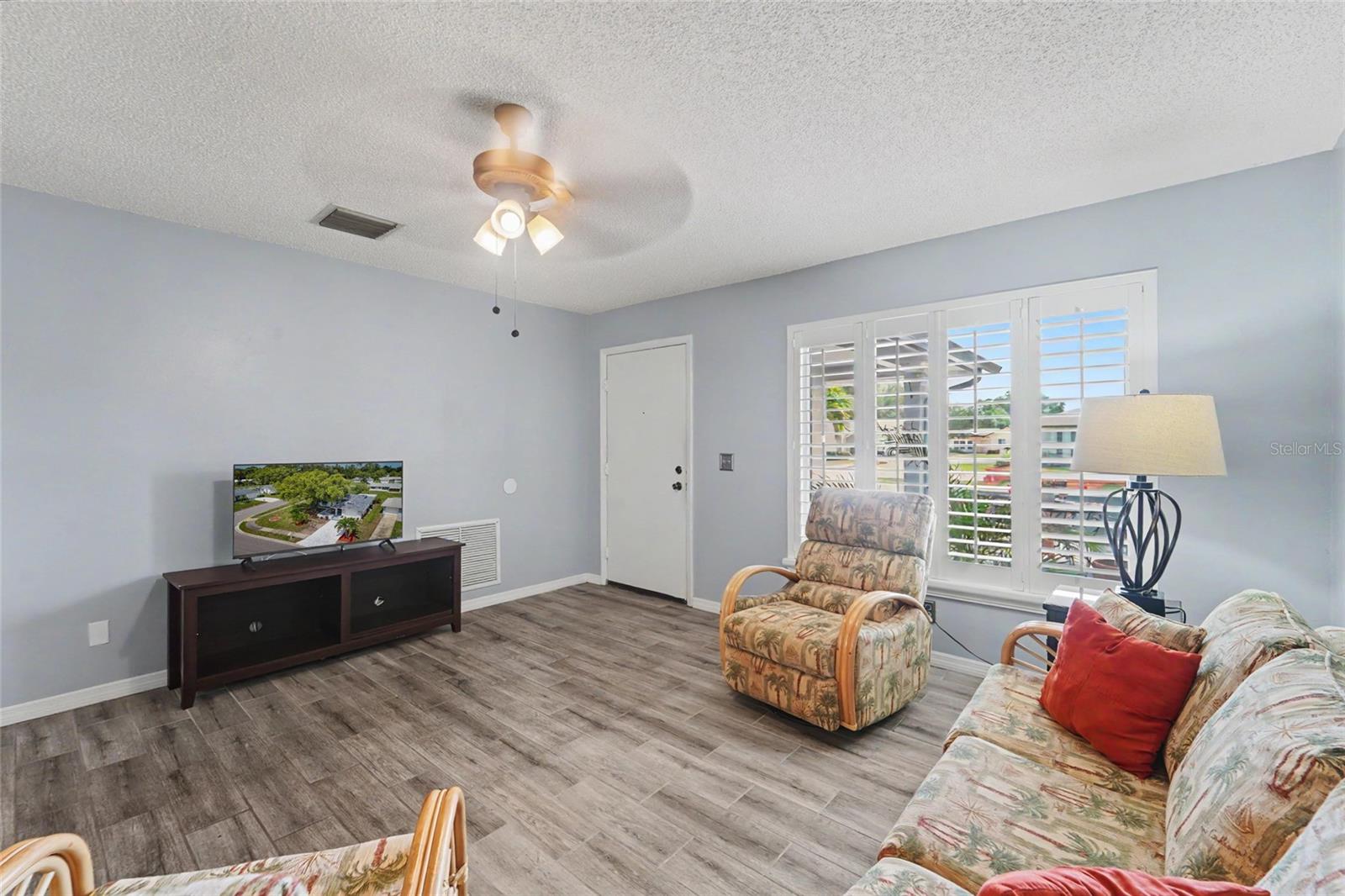 1496 QUEEN ANNE DR — photo 9