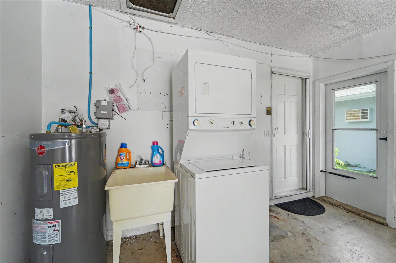 1496 QUEEN ANNE DR — photo 27