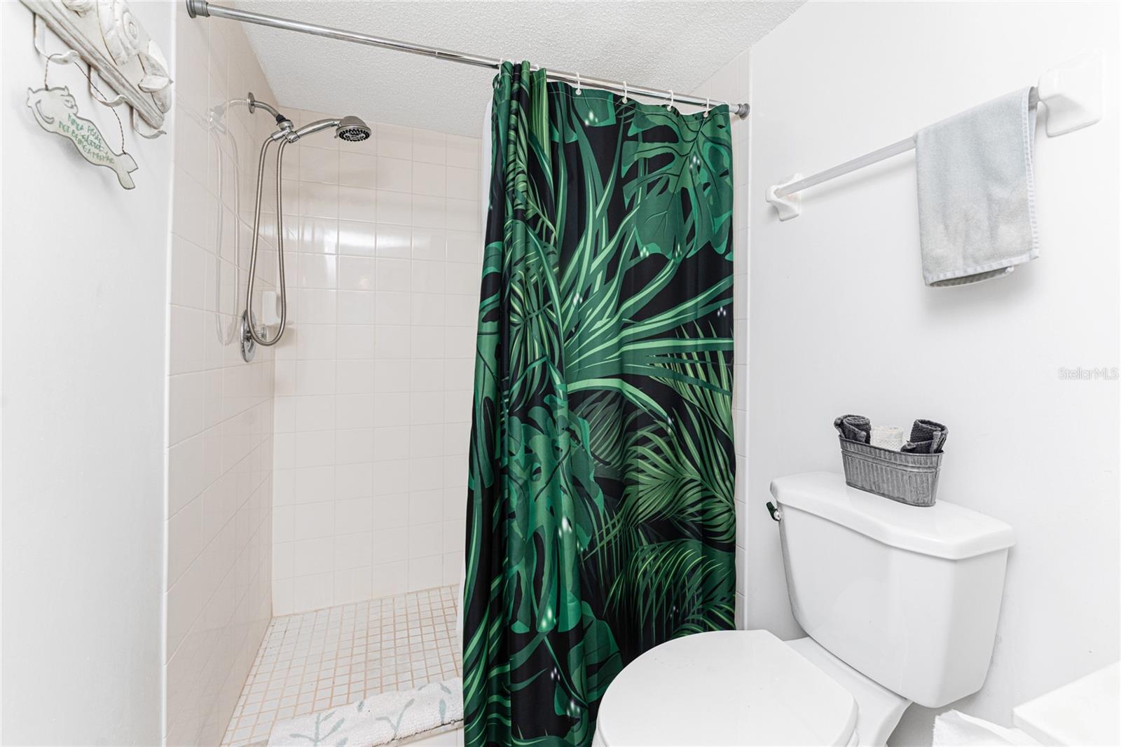 511 PINE HOLLOW CIR #511 — photo 37